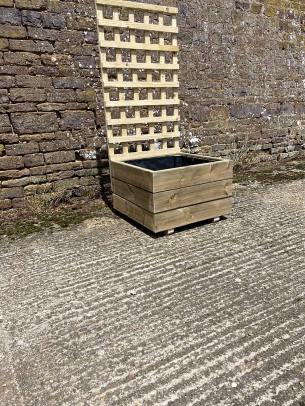 High Square Planter with 100cm Trellis on Feet – Smooth Decking - Image 2