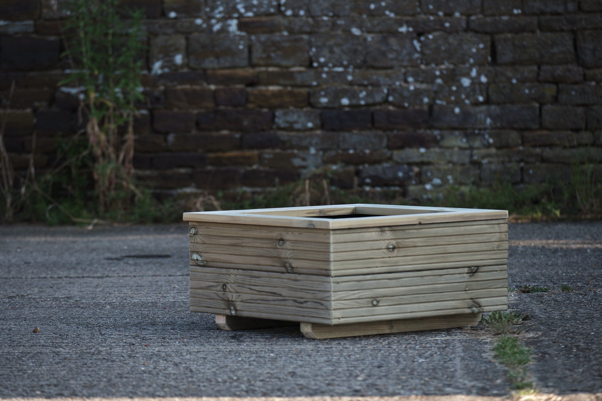 Square 2 Row Decking Planter With Capping and Trellis