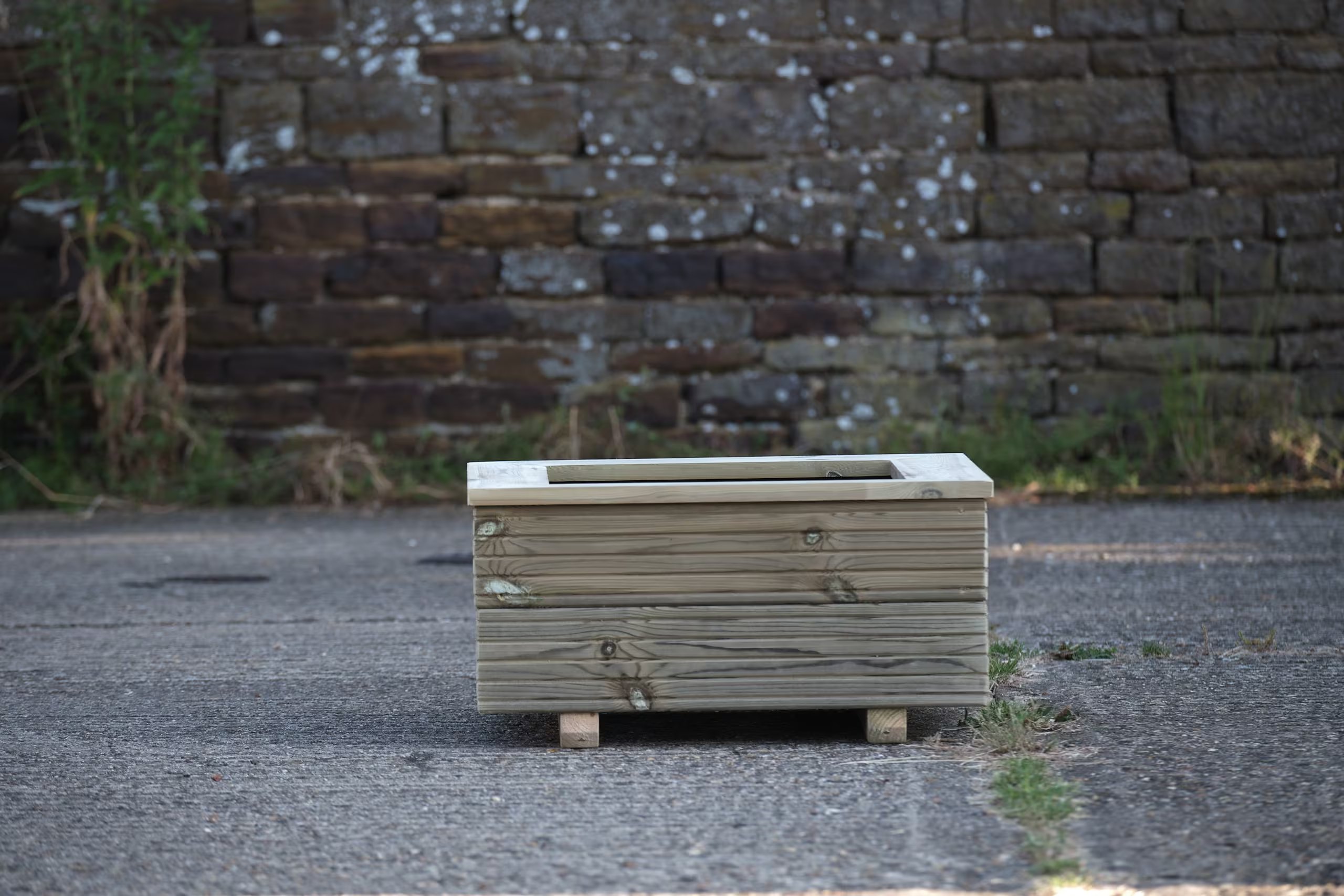 Square 2 Row Decking Planter With Capping and Trellis