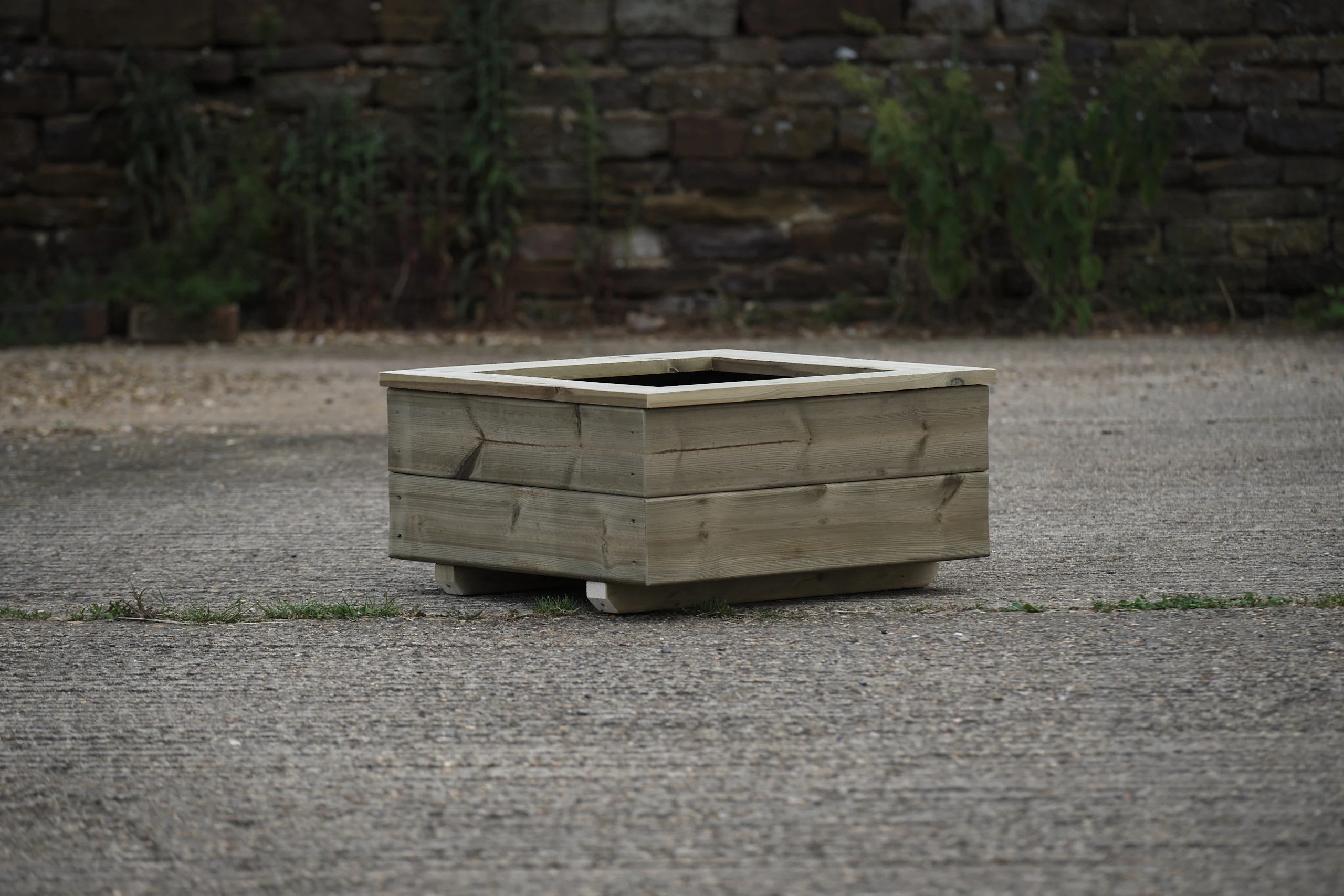 Square 2 Row Smooth Decking Planter With Capping