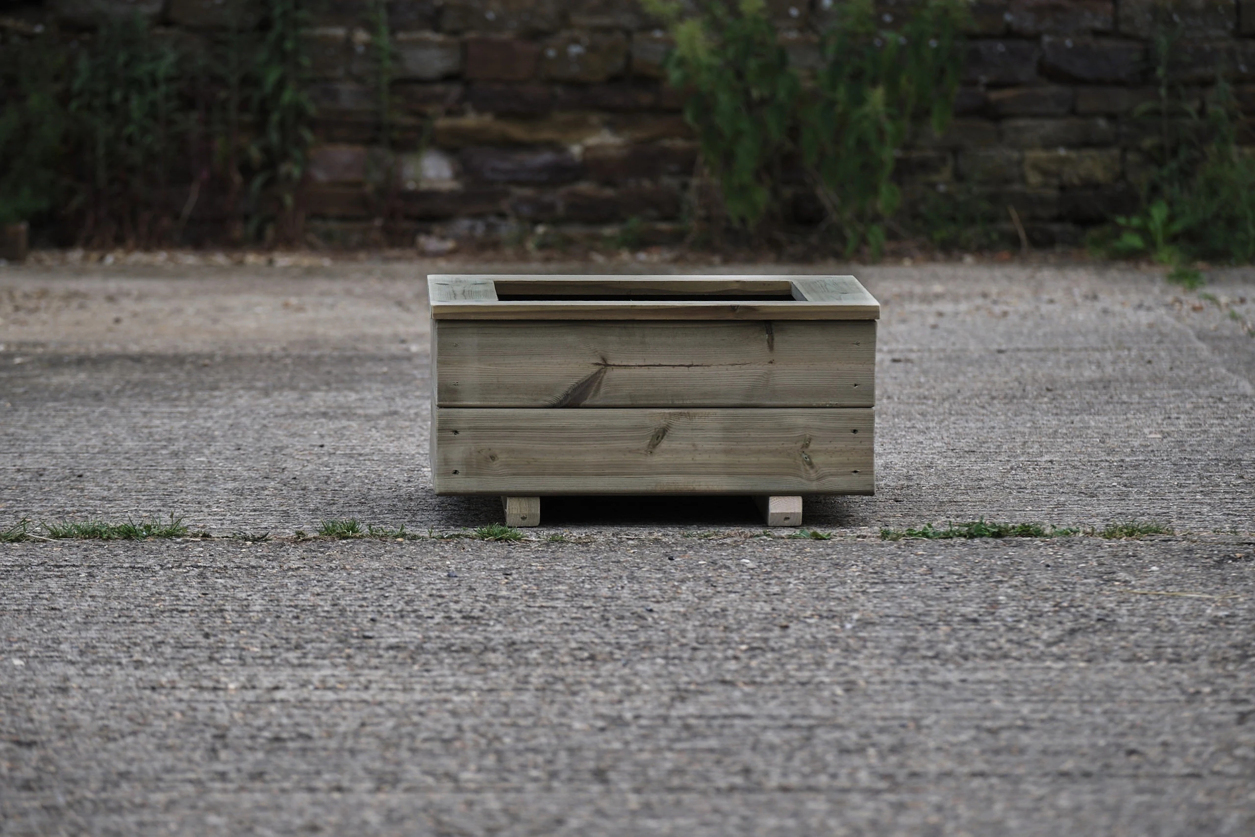 Square 2 Row Smooth Decking Planter With Capping