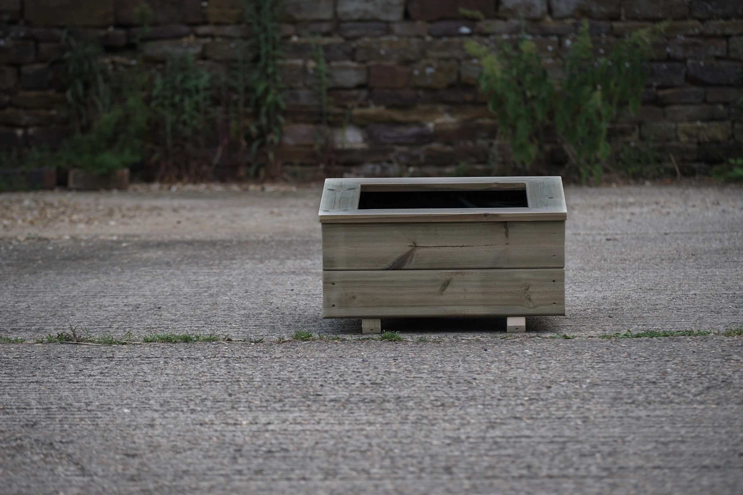 Square 2 Row Smooth Decking Planter With Capping