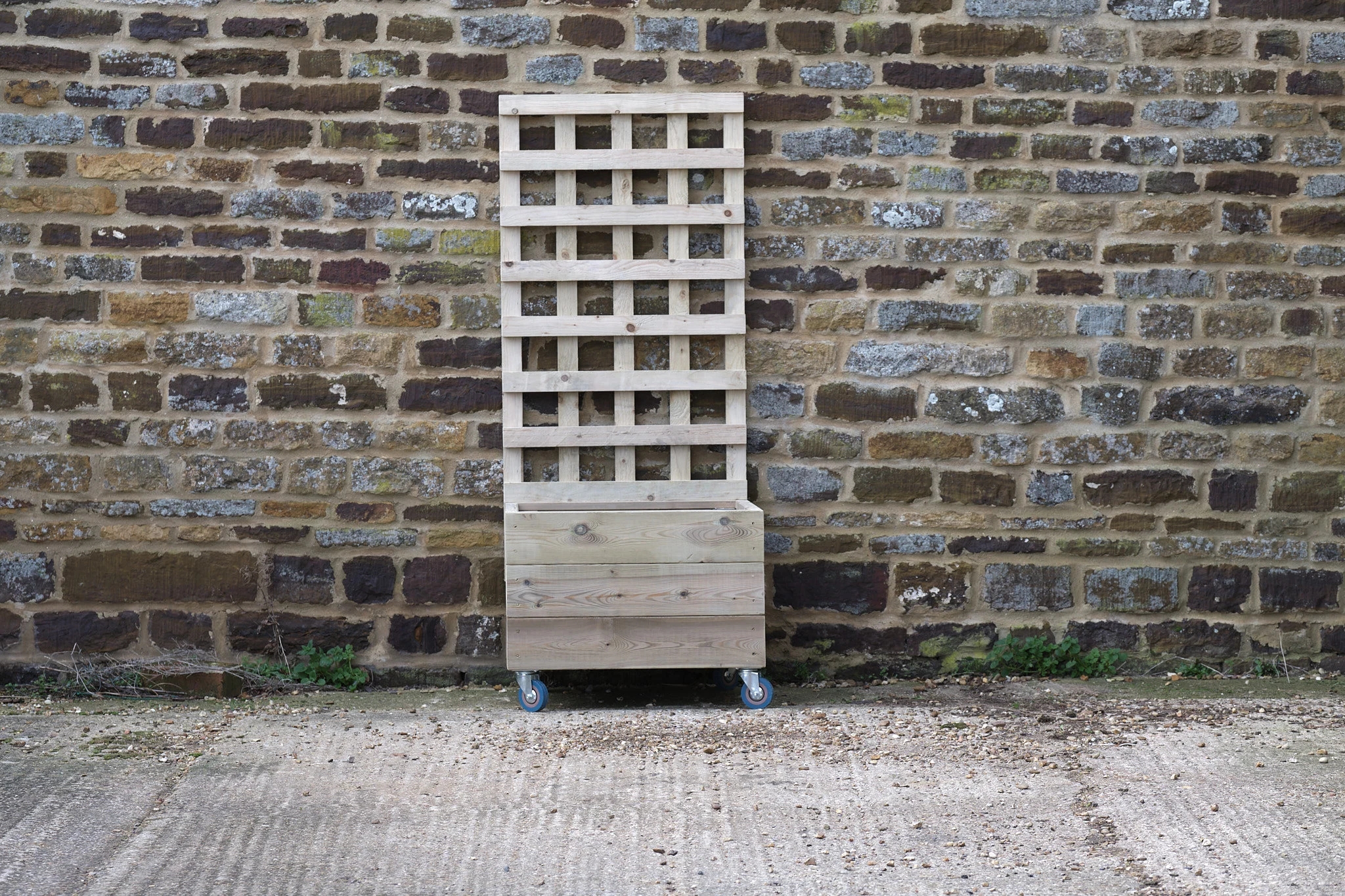 Square 3 Row Smooth Decking Planter with Trellis On Wheels