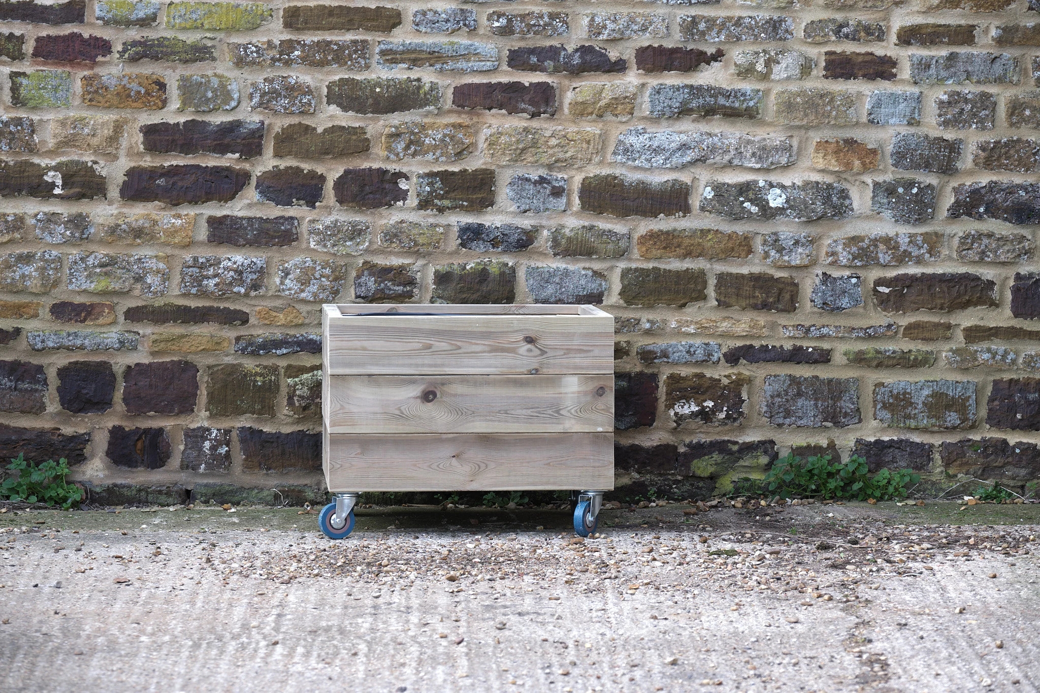 Square 3 Row Smooth Decking Planter with Trellis On Wheels