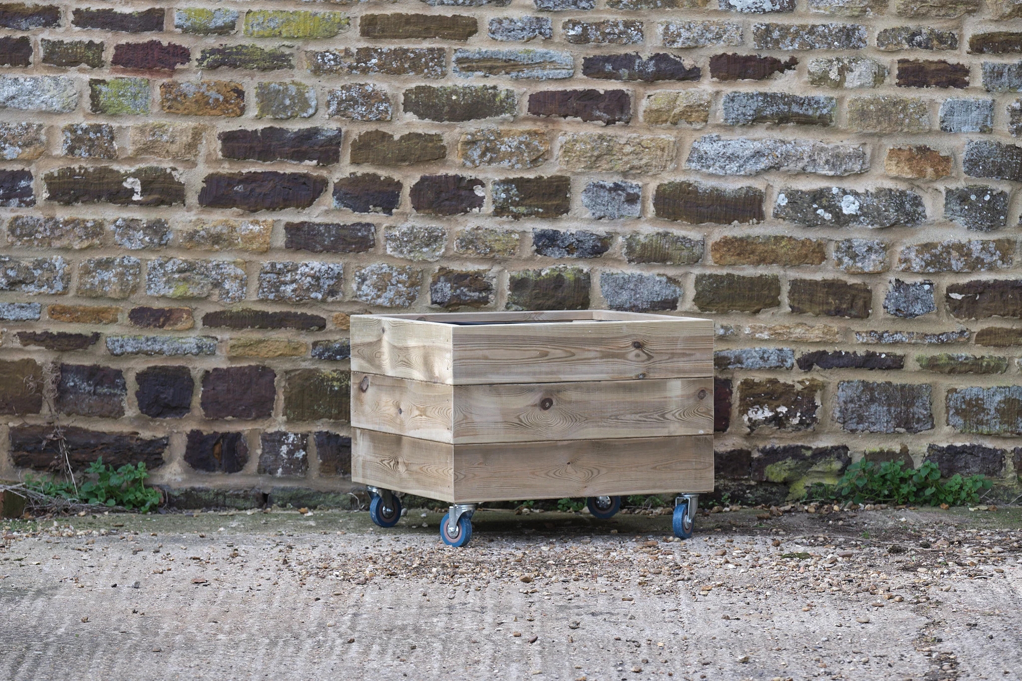 Square 3 Row Smooth Decking Planter with Trellis On Wheels