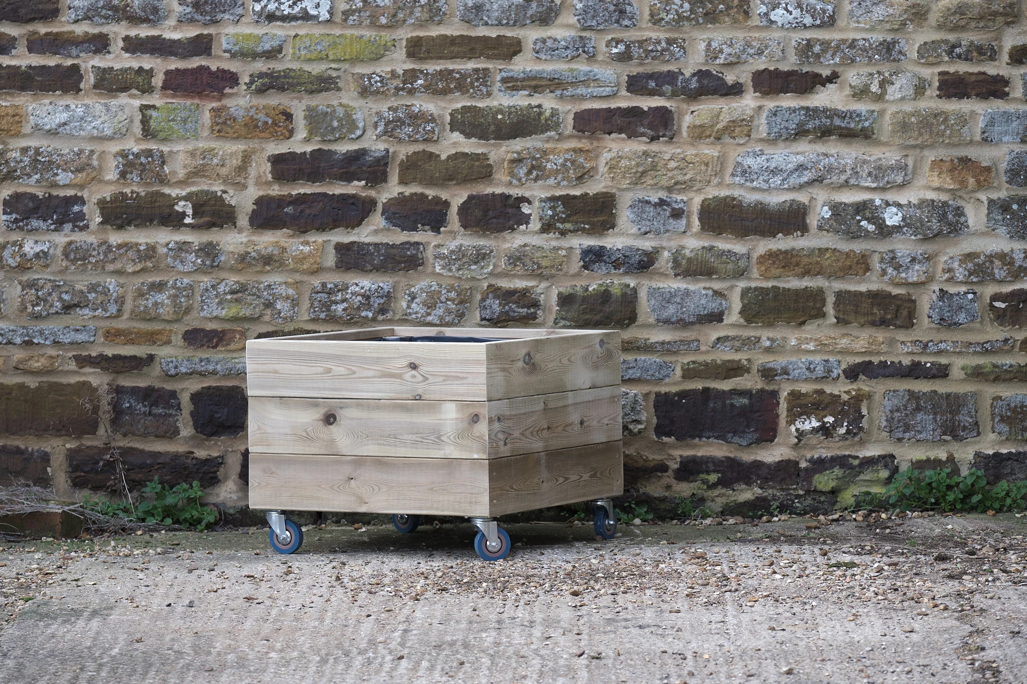 Square 3 Row Smooth Decking Planter with Trellis On Wheels