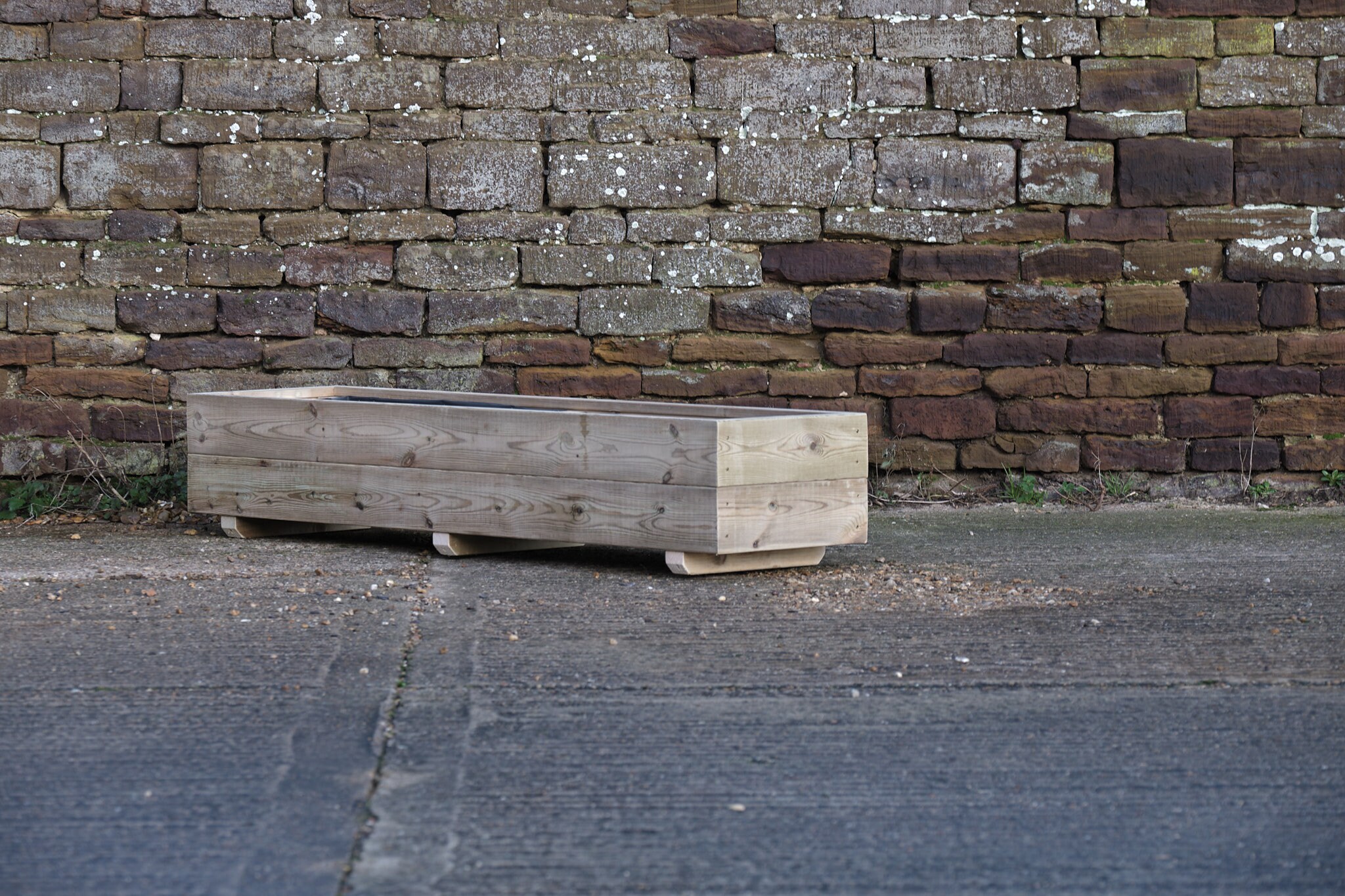 Low Rectangular Planter on Feet – Smooth Decking