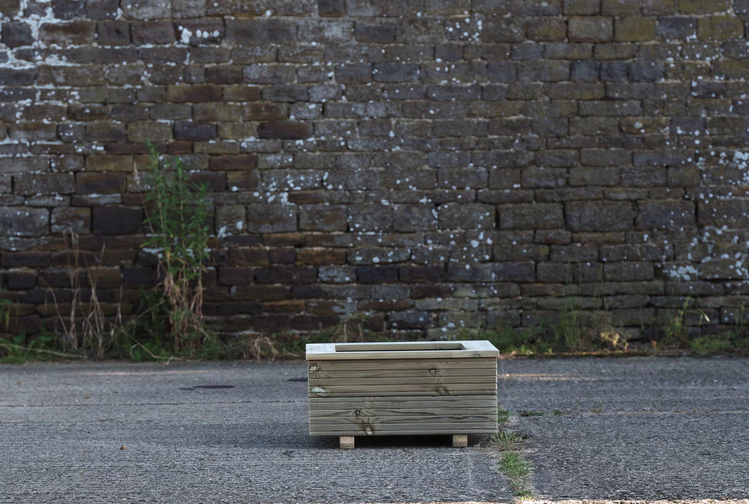 Square 2 Row Decking Planter With Capping and Trellis