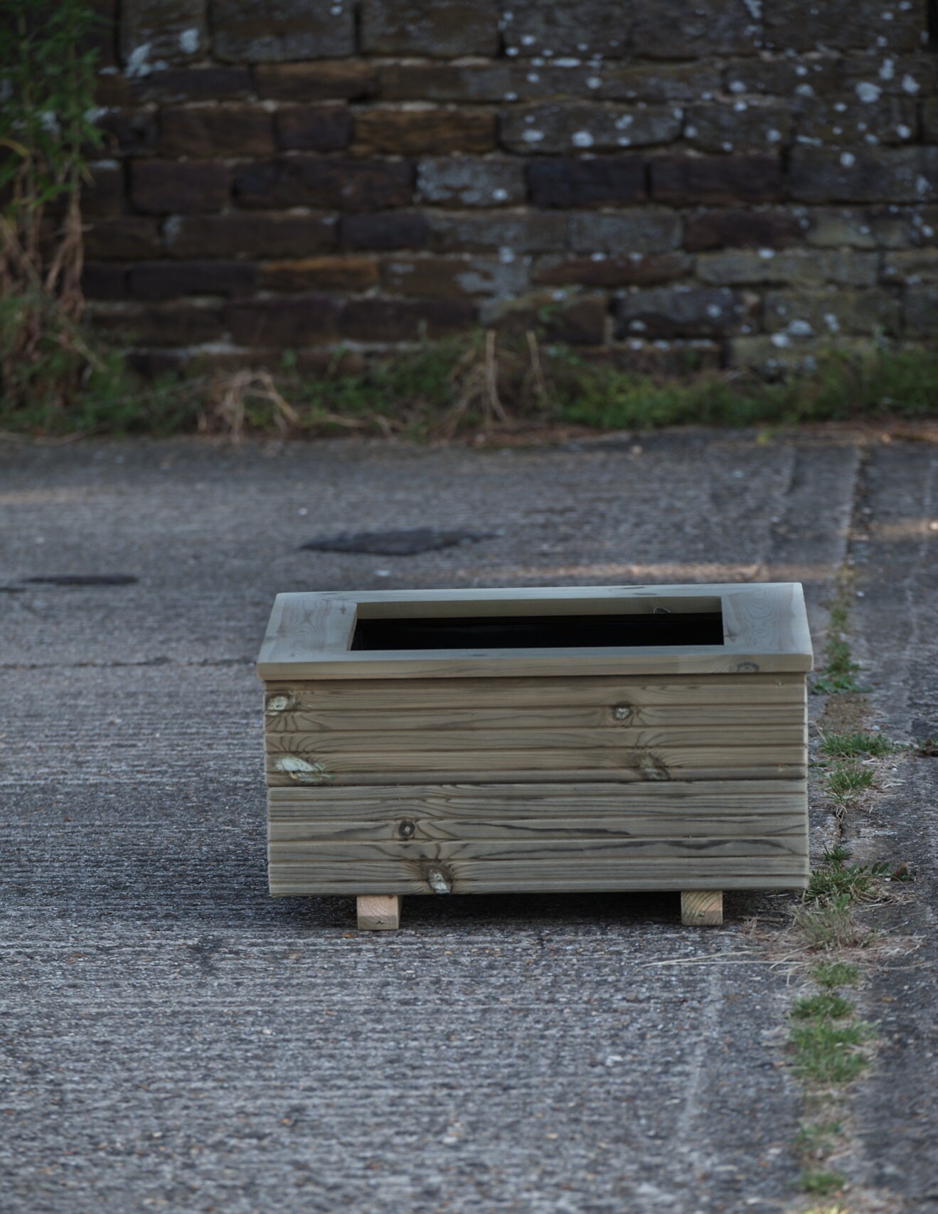 Square 2 Row Decking Planter With Capping and Trellis