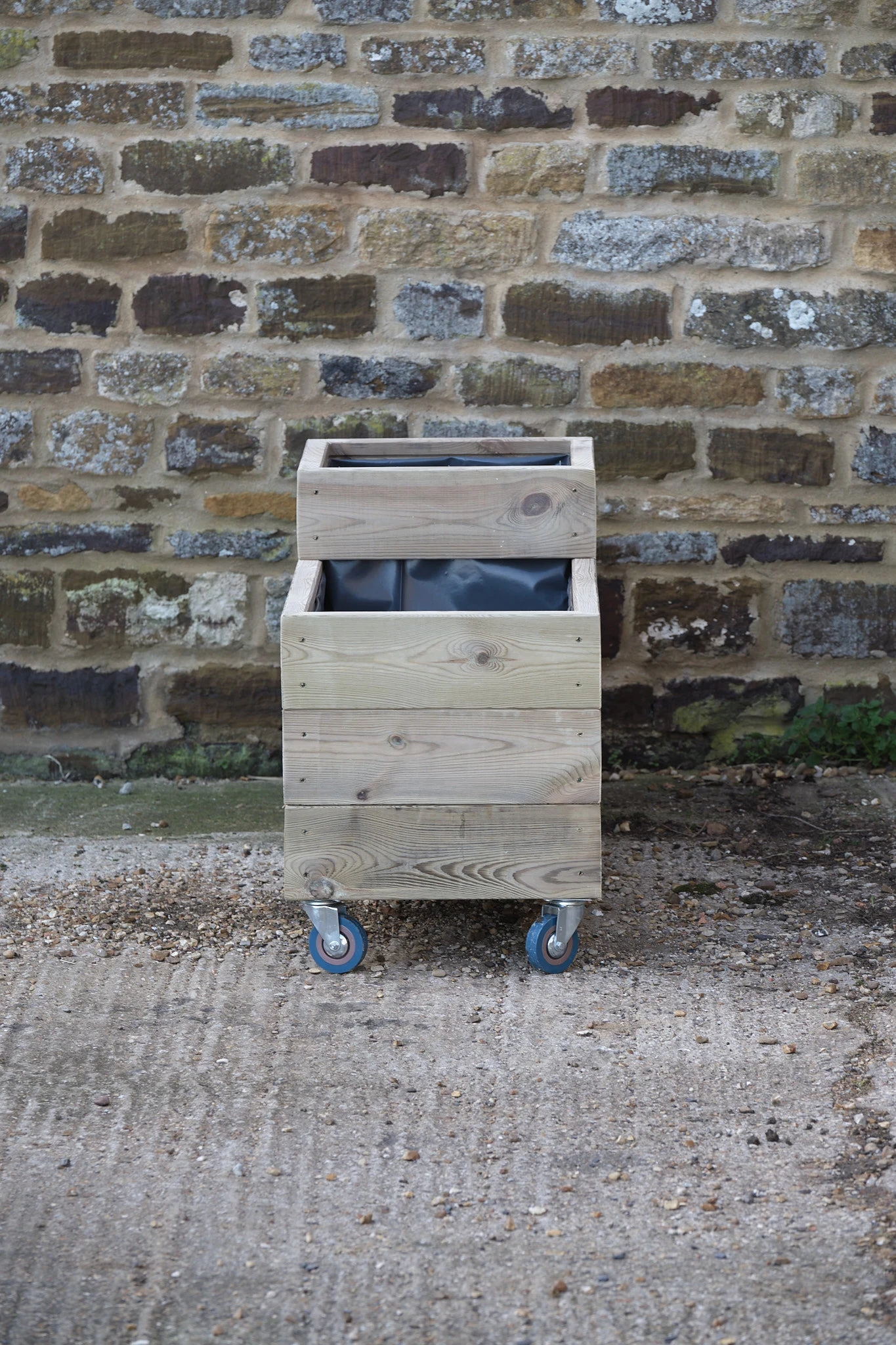 3 Row 3 Cell Smooth Decking Planter On Wheels1