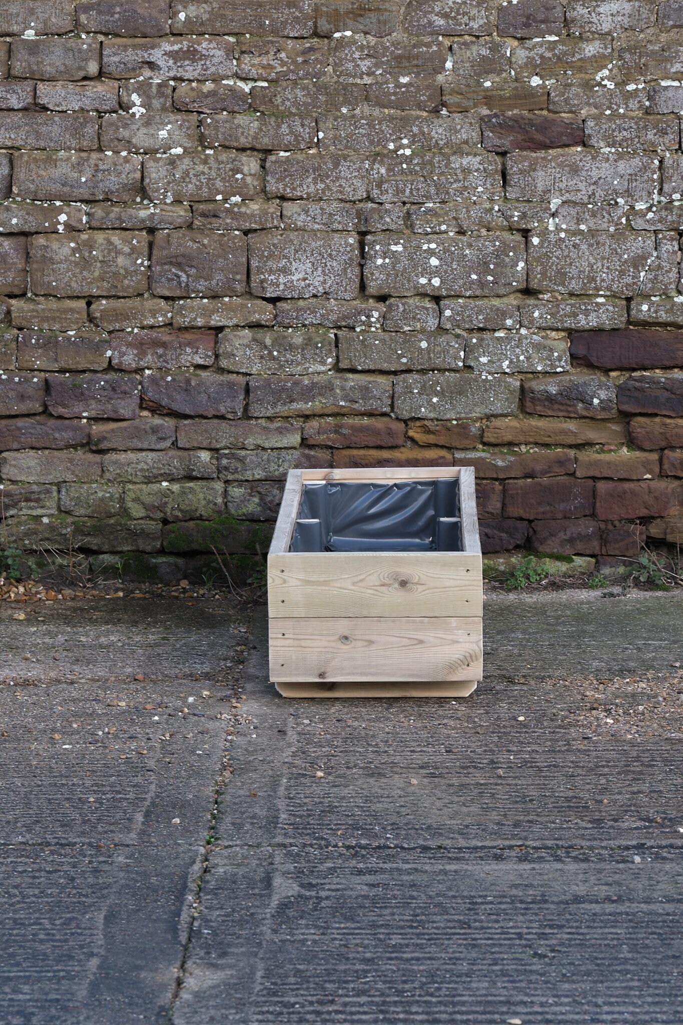 Low Rectangular Planter on Feet – Smooth Decking - Image 4