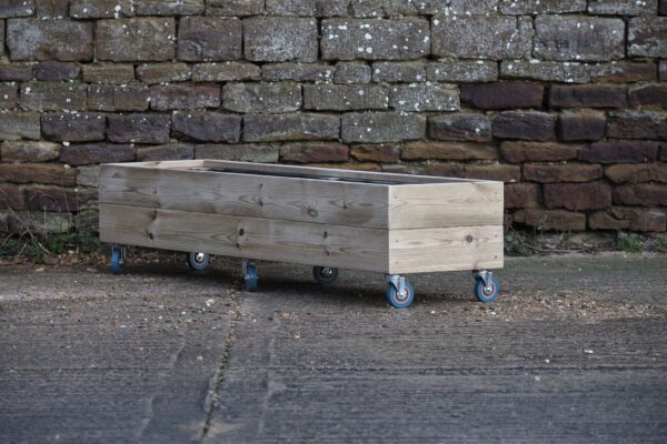 Low Rectangular Planter on Wheels – Smooth Decking