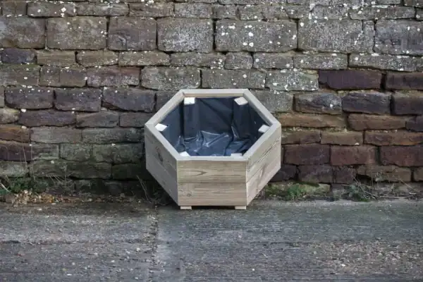 Low Octagonal Planter on Feet – Smooth Decking