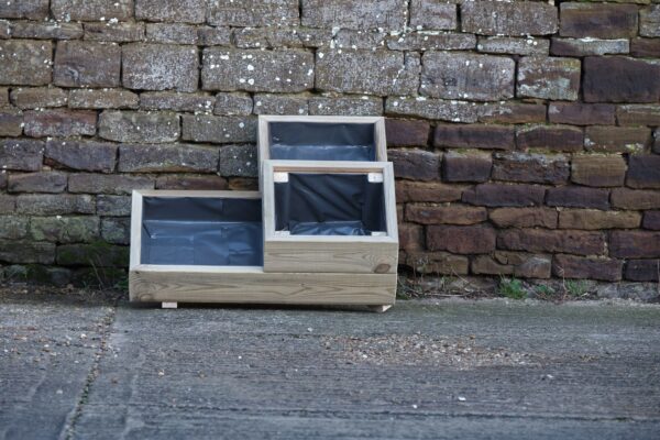Low L-Shaped Corner Planter – Smooth Decking - Image 2