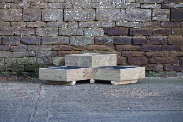 Low L-Shaped Corner Planter – Smooth Decking