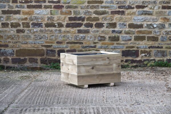 High Square Planter on Feet – Smooth Decking
